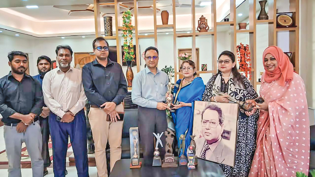 ফিল্ম আর্কাইভে রাখা হবে বুলবুল আহমেদের ব্যবহৃত সামগ্রী ও পুরস্কার