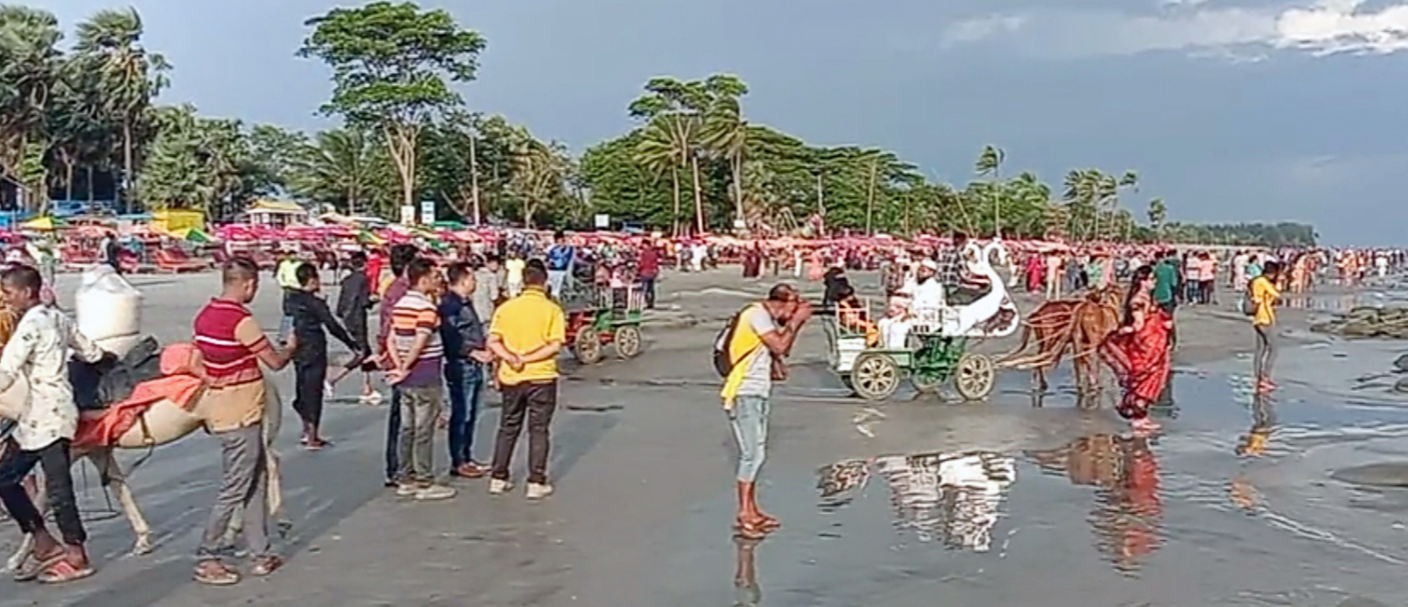 ৩ দিনের ছুটিতে কুয়াকাটায় পর্যটকের ভিড়