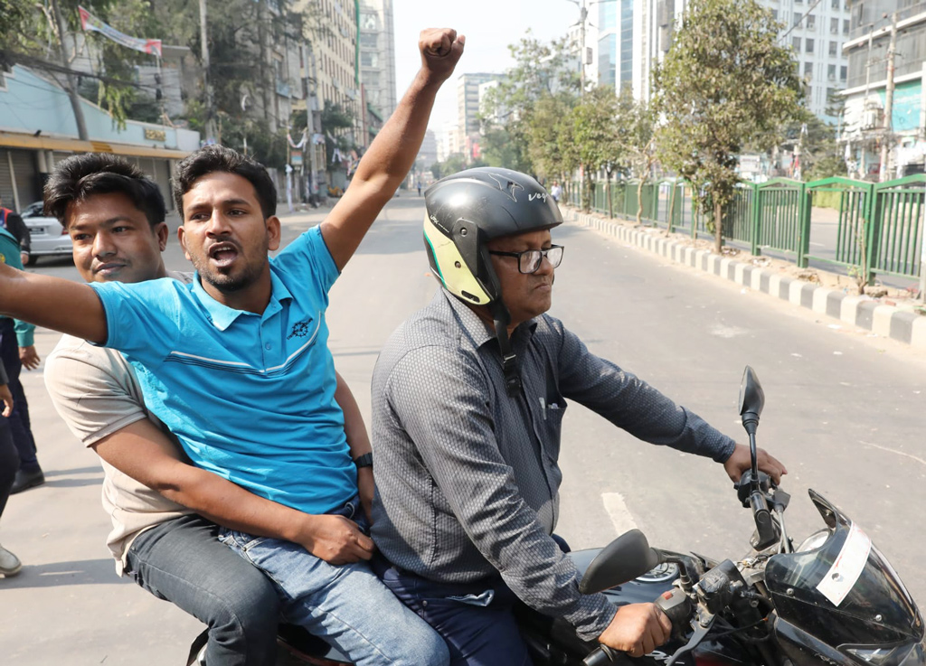 নয়াপল্টনে বিএনপি কার্যালয়ের সামনে থেকে পুলিশ নান্দাইল যুবদলের সহসভাপতি রবিন মিয়াকে গ্রেপ্তার করেছে।