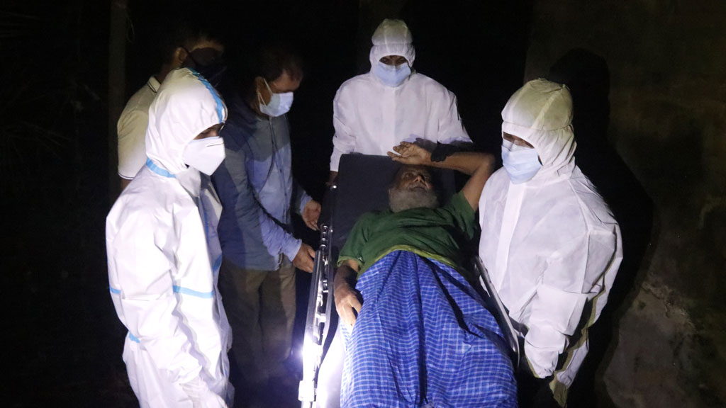 করোনা ভেবে কাছে যাচ্ছিল না কেউ
