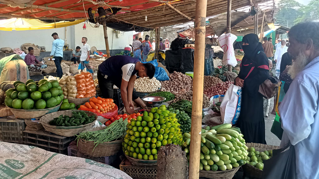 ‘আমরার মতো গরিব মানুষ, কী খাইয়া বাঁচবাম’