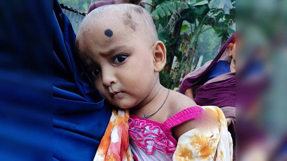 ট্রেনের নিচে কাটা পড়ে মা নিহত, শিশু আহত