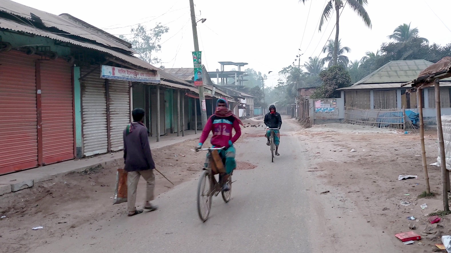 শীতে বিপাকে নিম্ন আয়ের মানুষ