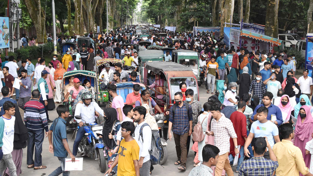 বিভাগীয় শহরে পরীক্ষার দাবি