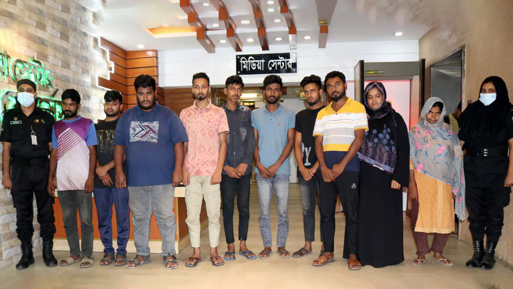 প্রিন্টিং প্রেসে তৈরি হতো নকল রেভিনিউ স্ট্যাম্প, মূল হোতাসহ গ্রেপ্তার ১০