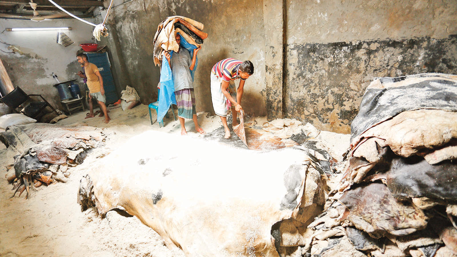 সাভার ট্যানারিপল্লি: বন্ধ নয়, দূষণমুক্ত করাতেই সমাধান