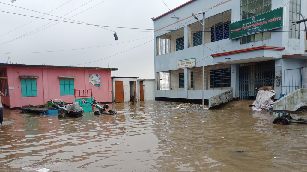 শাল্লায় পানিবন্দী দুই লক্ষাধিক মানুষ