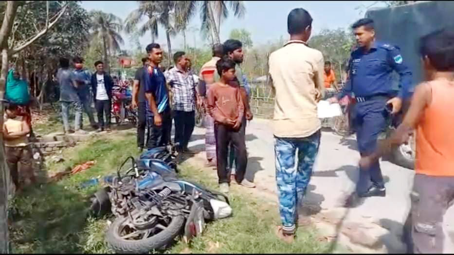 দৌলতপুরে দুইটি মোটরসাইকেলের মুখোমুখি সংঘর্ষে কলেজছাত্রের মৃত্যু, আহত ৩ 