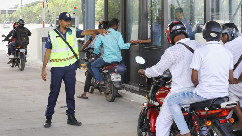 প্রথম দিনেই পদ্মা সেতু থেকে টোল আদায় ২ কোটির বেশি 