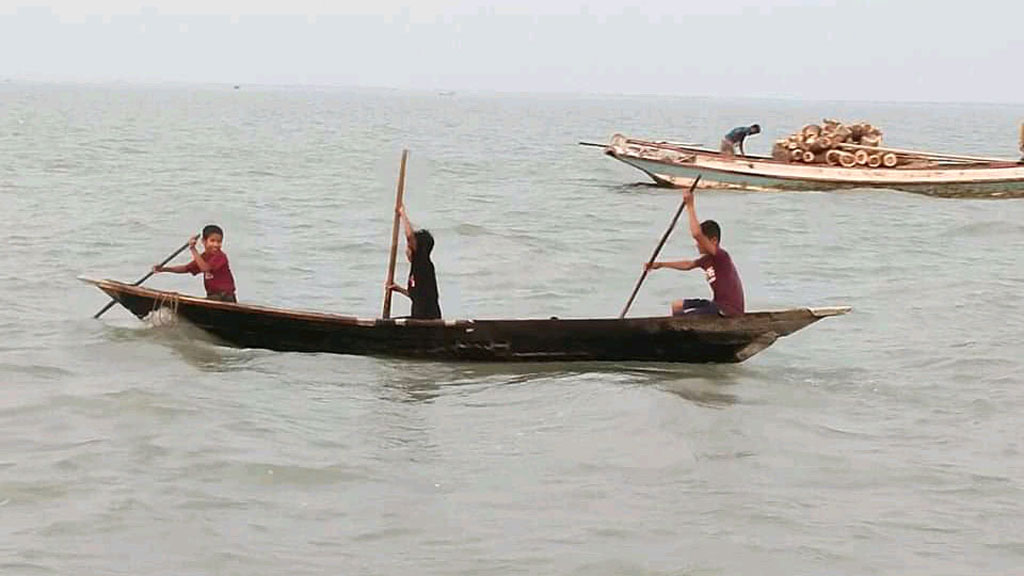 বরিশালে মিলছে না ইলিশ, অভয়াশ্রয়নির্ভর জেলেরা হতাশ