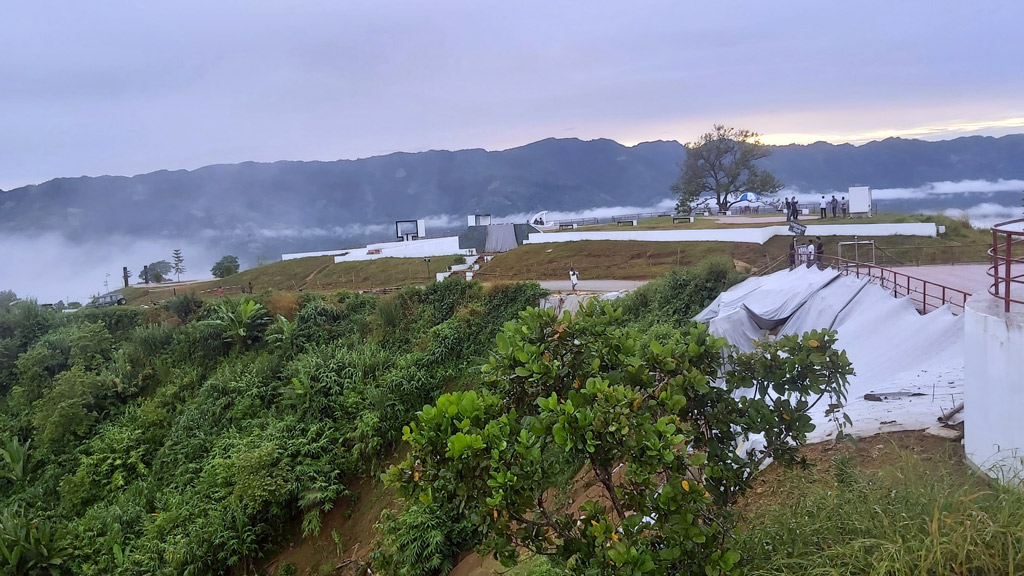 ওয়ানস্টপ সার্ভিস চান পর্যটকেরা