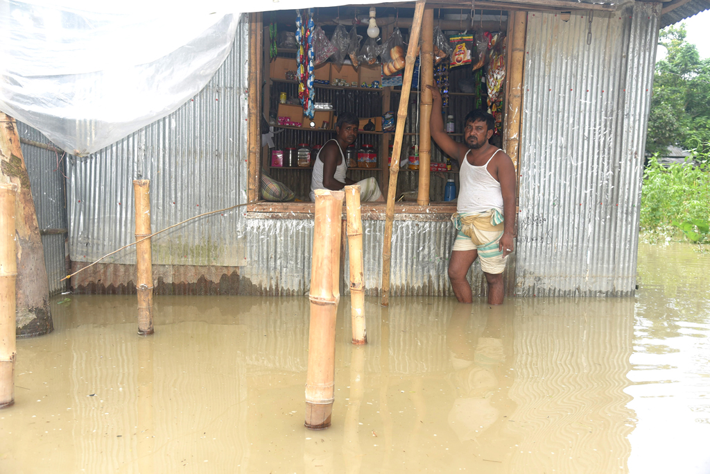 তিস্তার ঢলে গঙ্গাচড়ায় ৫ ইউনিয়ন প্লাবিত, ভেঙে গেছে ব্রিজ ও রাস্তা 