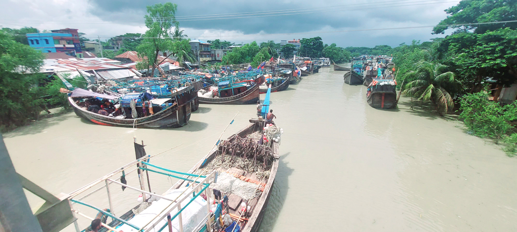 ঘূর্ণিঝড় মিধিলি: ২০ ট্রলারসহ তিন শতাধিক জেলে নিখোঁজ 