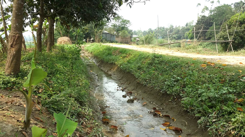 পানি থাকলেও নেই সেচসুবিধা