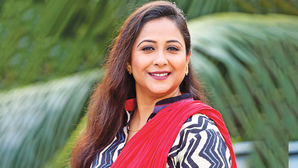 চুমকি ফিরেছেন চেনা পথে