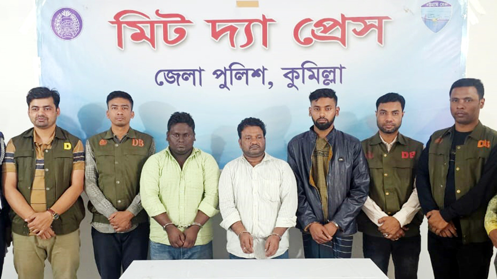 ভুয়া পাসপোর্ট তৈরি করতে গিয়ে রোহিঙ্গাসহ ৪ জন জেলহাজতে