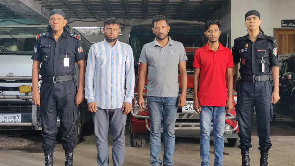 দিনে শ্রমজীবী রাতে মোটরসাইকেল চুরি করতেন তাঁরা