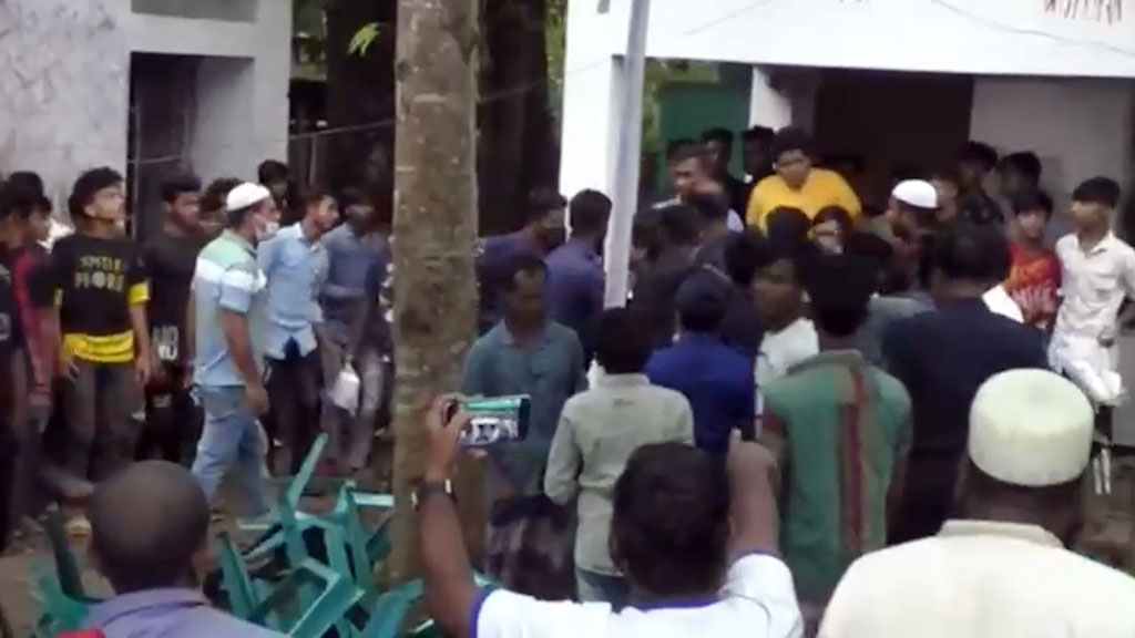 আওয়ামী লীগের ইফতার মাহফিলে সংঘর্ষ, আহত অন্তত ১৫ 