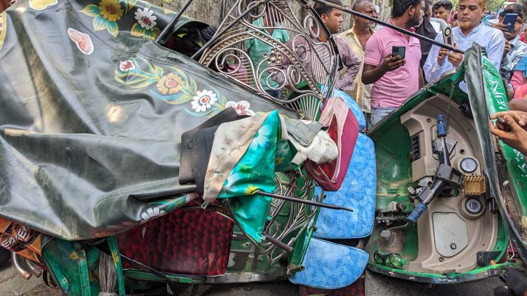 কুমিল্লায় বাস-অটোরিকশার সংঘর্ষে নারী নিহত