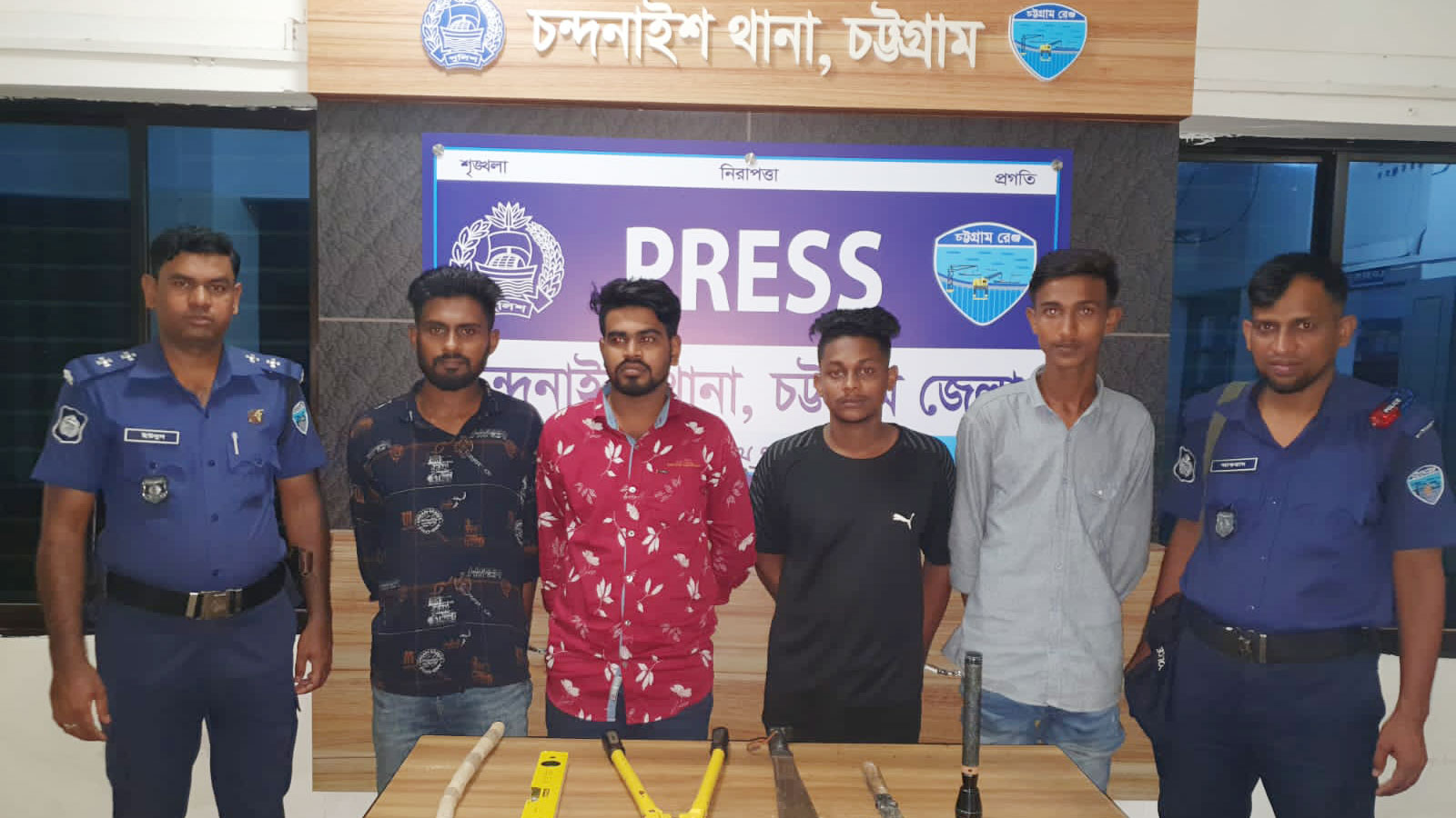 ডাকাতির প্রস্তুতিকালে চার ডাকাত আটক
