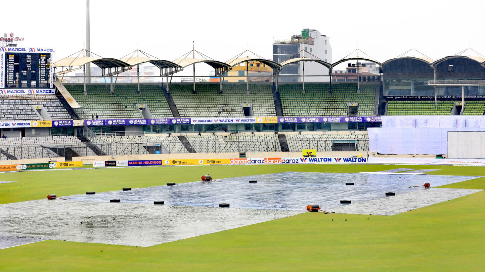 ‘বৃষ্টির পেটে’ মিরপুর টেস্টের তৃতীয় দিন
