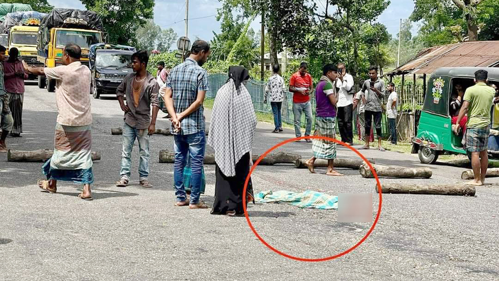 পিকআপের চাপায় বাবা ও শিশুসন্তান নিহত