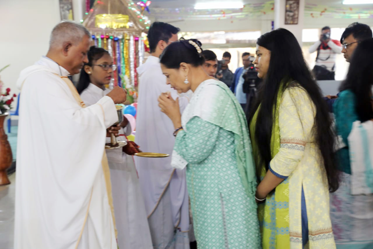 খ্রিস্টান ধর্মালম্বীদের বড়দিন উপলক্ষে কাকরাইল চার্চে প্রার্থনা গ্রহণের মধ্য দিয়ে আনুষ্ঠানিকতা শেষ হয়।