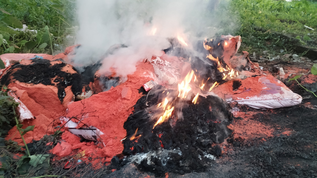 হলুদ-মরিচের মসলায় ইটের গুঁড়া, ২ ব্যবসায়ীকে জরিমানা