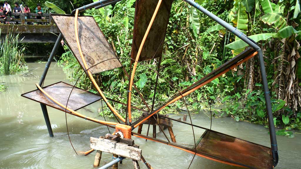 জ্বালানি খরচবিহীন সেচযন্ত্র তৈরি করে এলাকায় আলোড়ন তুলেছেন কৃষক