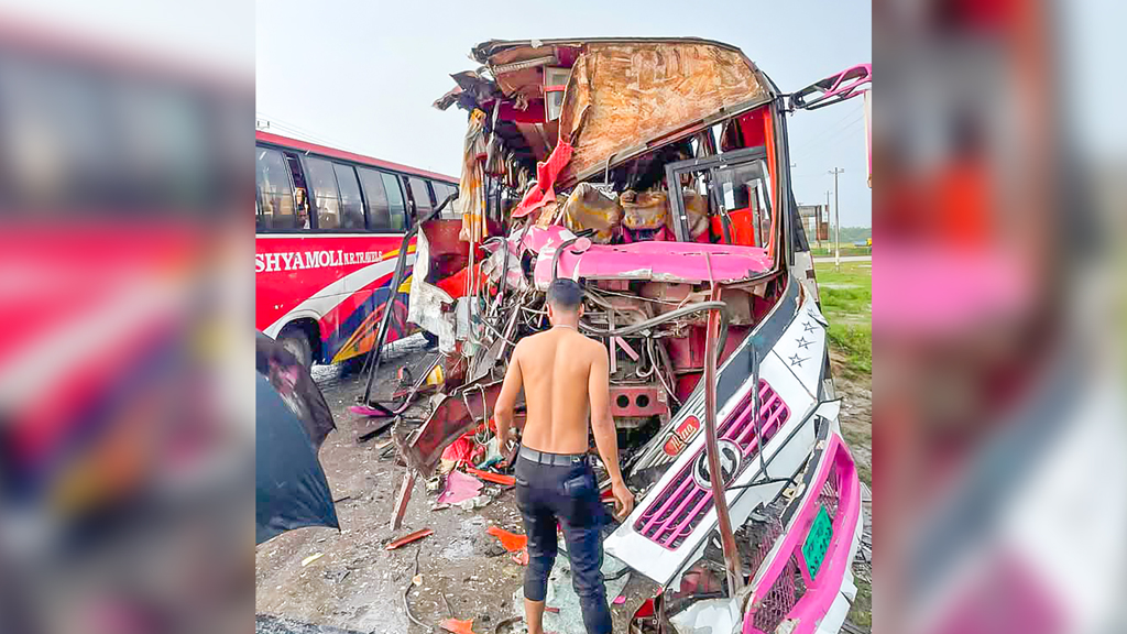 প্রশিক্ষণে যাওয়ার পথে হিসাবরক্ষণ অফিসের কর্তাসহ চারজন নিহত