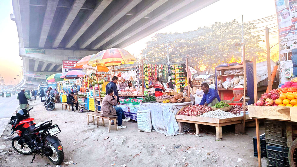 বাজারের নামে ফুটপাত ভাড়া বিএনপি নেতার