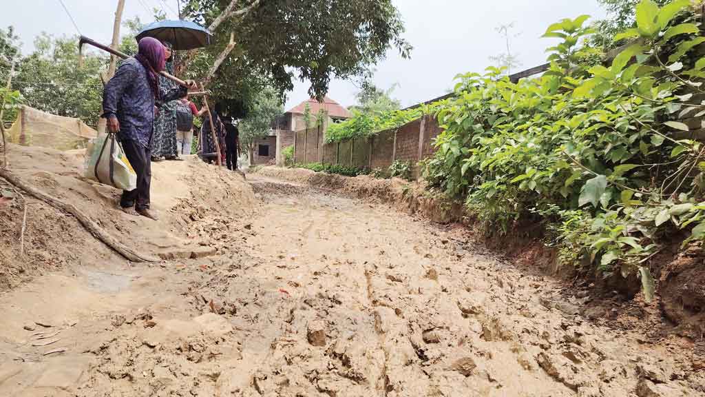 বেহাল সড়ক, দাওয়াতে আসেন না লোকজন
