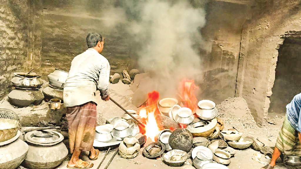 বিলুপ্তির পথে বগুড়ার অ্যালুমিনিয়াম শিল্প, ২৪ বছরে বন্ধ ৪০ কারখানা