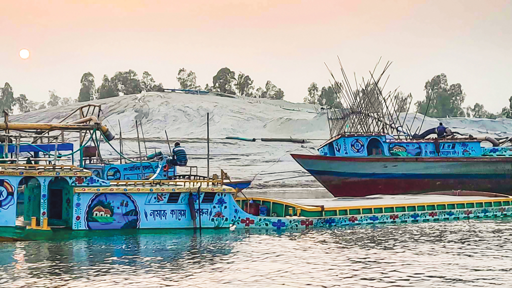 মিলেমিশে যমুনার বালু লুট বিএনপি-যুবলীগ নেতার