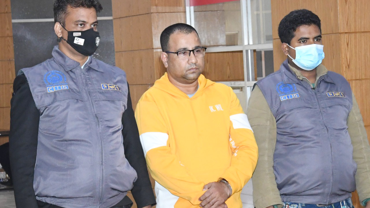 মেরিন চাকরির ফাঁদে ফেলে প্রতারণাই তাঁর হাতিয়ার