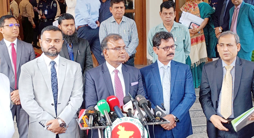 কে নির্বাচনে আসবে, কে আসবে না এটা দেখা আমাদের দায়িত্ব না: ইসি আনিছুর রহমান