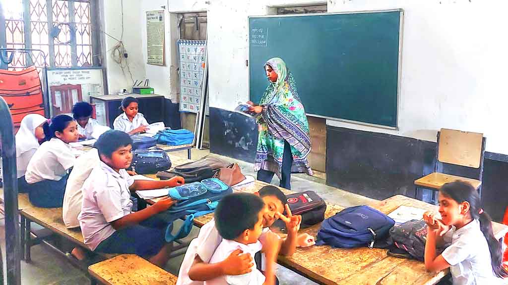 শিক্ষার্থী সংকট সরকারি স্কুলে
