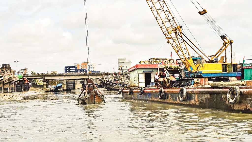 ড্রেজিংয়ে চট্টগ্রাম বন্দরের সাশ্রয় ১৮ কোটি টাকা