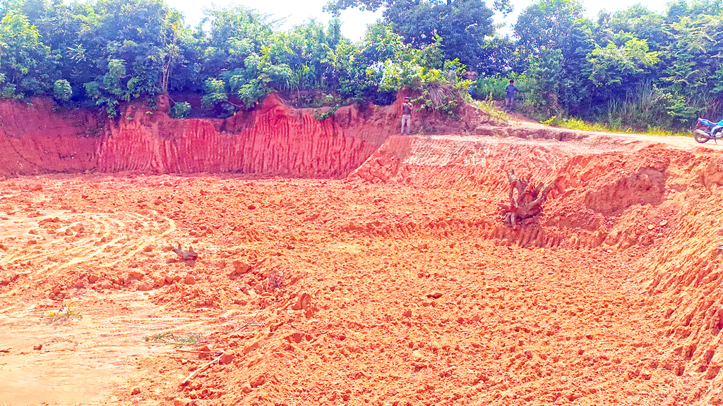 ফটিকছড়ি: টিলা কেটে সাবাড় বিএনপির নেতার