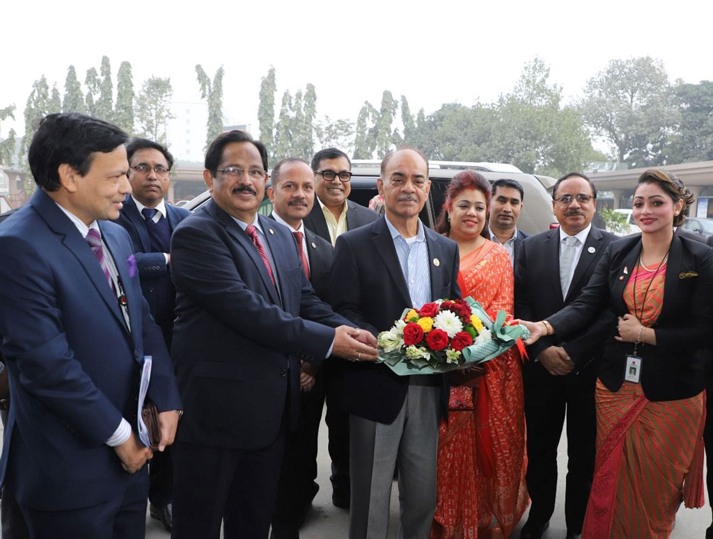 মন্ত্রী ফারুক খানের সঙ্গে বিমানের কর্মকর্তাদের বৈঠক 