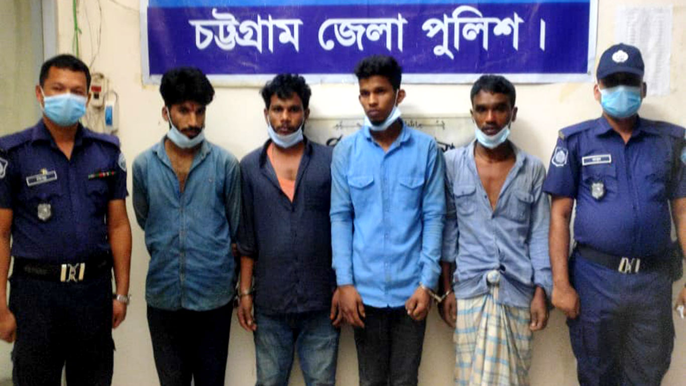 পটিয়ায় সিএনজি ছিনতাই চক্রের ৪ জন গ্রেপ্তার