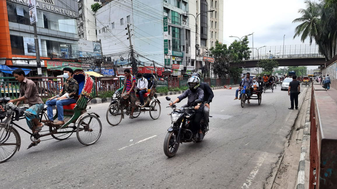 নির্দেশনা অমান্য করে মোটরসাইকেলে দুজন