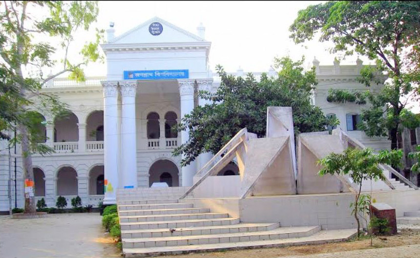 অনলাইন ক্লাসের নীতিমালা মানছেন না শিক্ষকেরা, ফল বিপর্যয়ের শঙ্কা শিক্ষার্থীদের