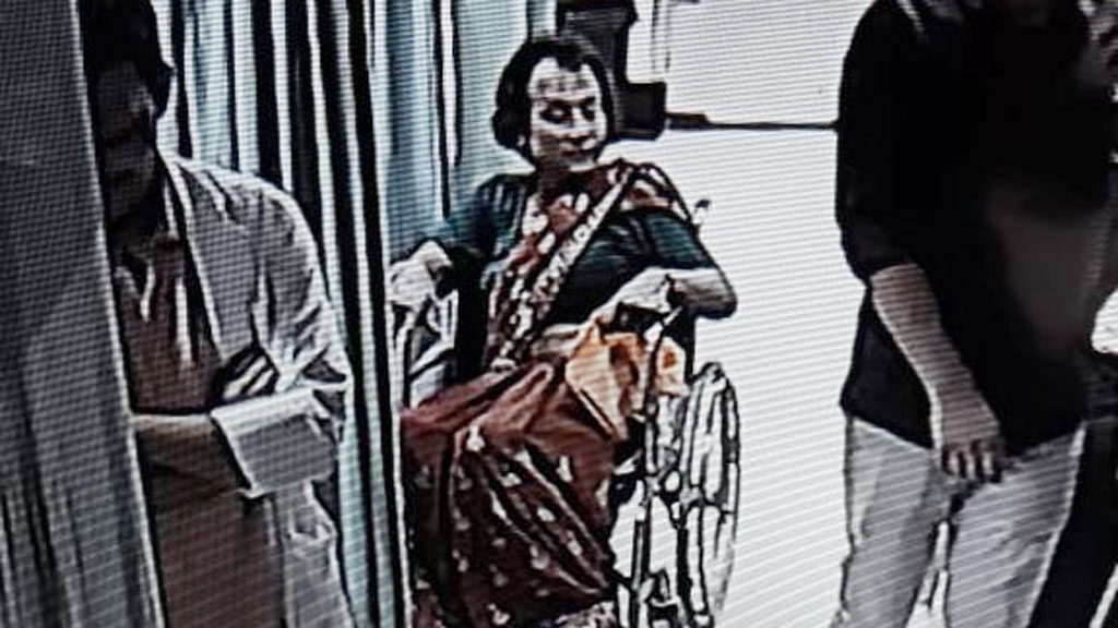 বিনা মূল্যে চিকিৎসা নিয়ে চিকিৎসকের মোবাইল চুরি করে পালাল ভুয়া হিজড়া