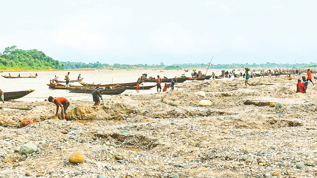 সাদা পাথরের সৌন্দর্য হারানোর কান্না