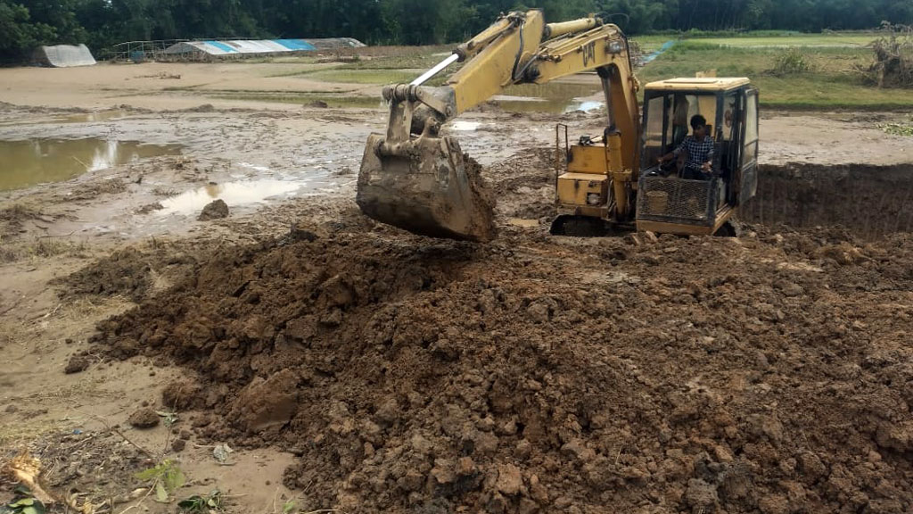 মৌলভীবাজারে কমছে বন্যার পানি, চলছে বাঁধ মেরামতের কাজ