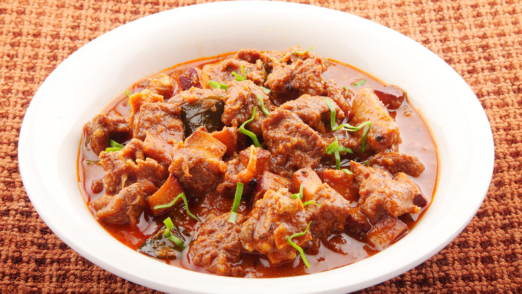 ছাগলের মাংস রান্না করতে নারাজ স্ত্রী, পুলিশ ডাকলেন স্বামী 