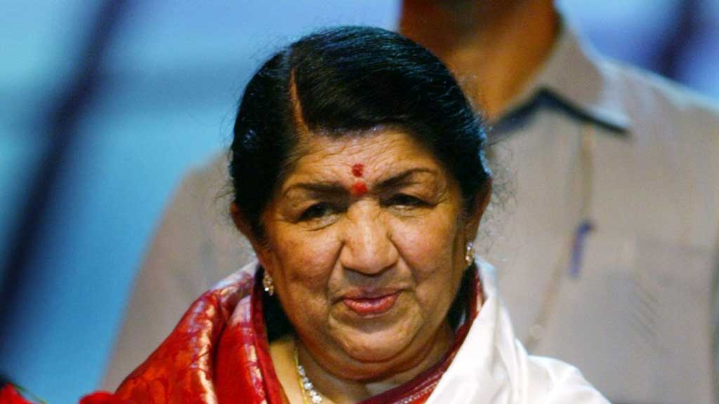 লতা মঙ্গেশকরের বিদায়ে কোহলিদের শোক