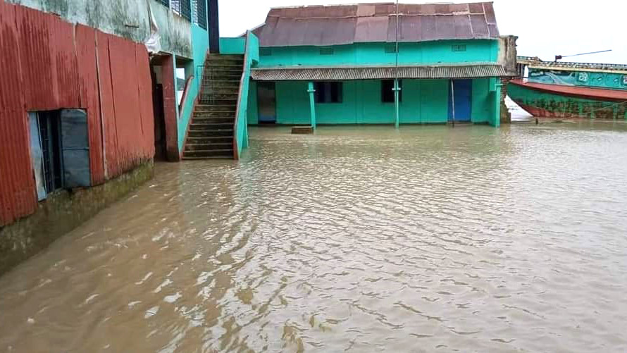 শান্তিগঞ্জে বন্যায় নিম্নাঞ্চল প্লাবিত, ৩টি বিদ্যালয় বন্ধ ঘোষণা