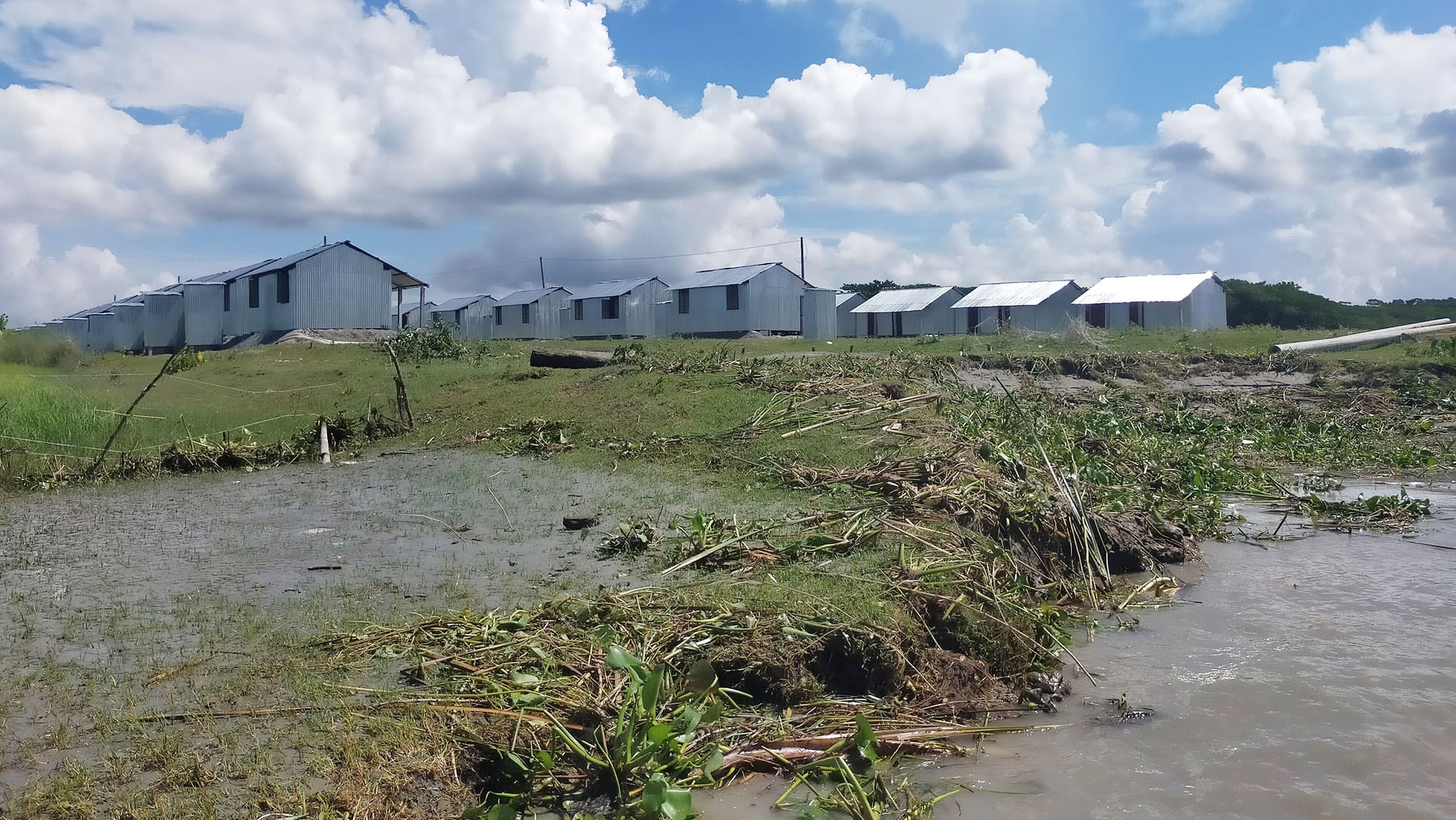 রাজনীতির ফাঁদে ৮ ইউপি